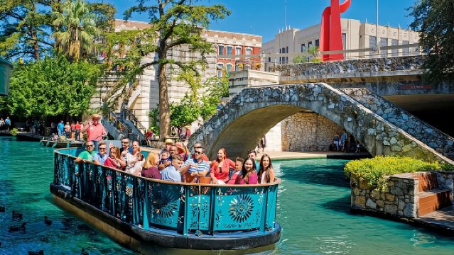 San Antonio autorit van Austin met bootcruise & The Alamo