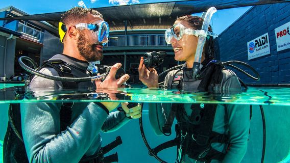 5 giorni di corso PADI PRO DIVE Cairns per immersione subacquea con certificazione nella Grande Barriera Corallina a Cairns, Australia
