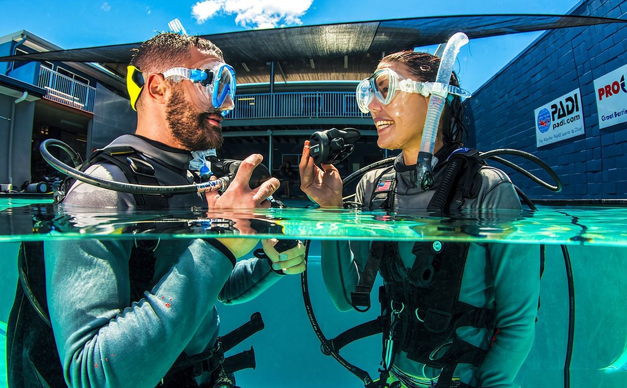 5 giorni di corso PADI PRO DIVE Cairns per immersione subacquea con certificazione nella Grande Barriera Corallina a Cairns, Australia