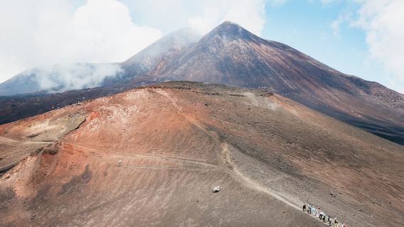 Monte Etna: Trekking guidato a 3.000 metri fino alla vetta
