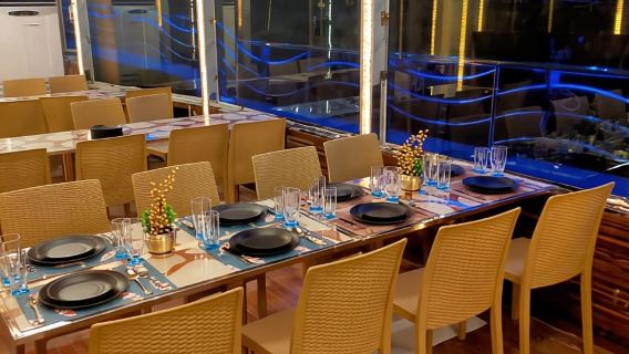Crucero en dhow por Dubai Marina: cena buffet y espectáculos en vivo