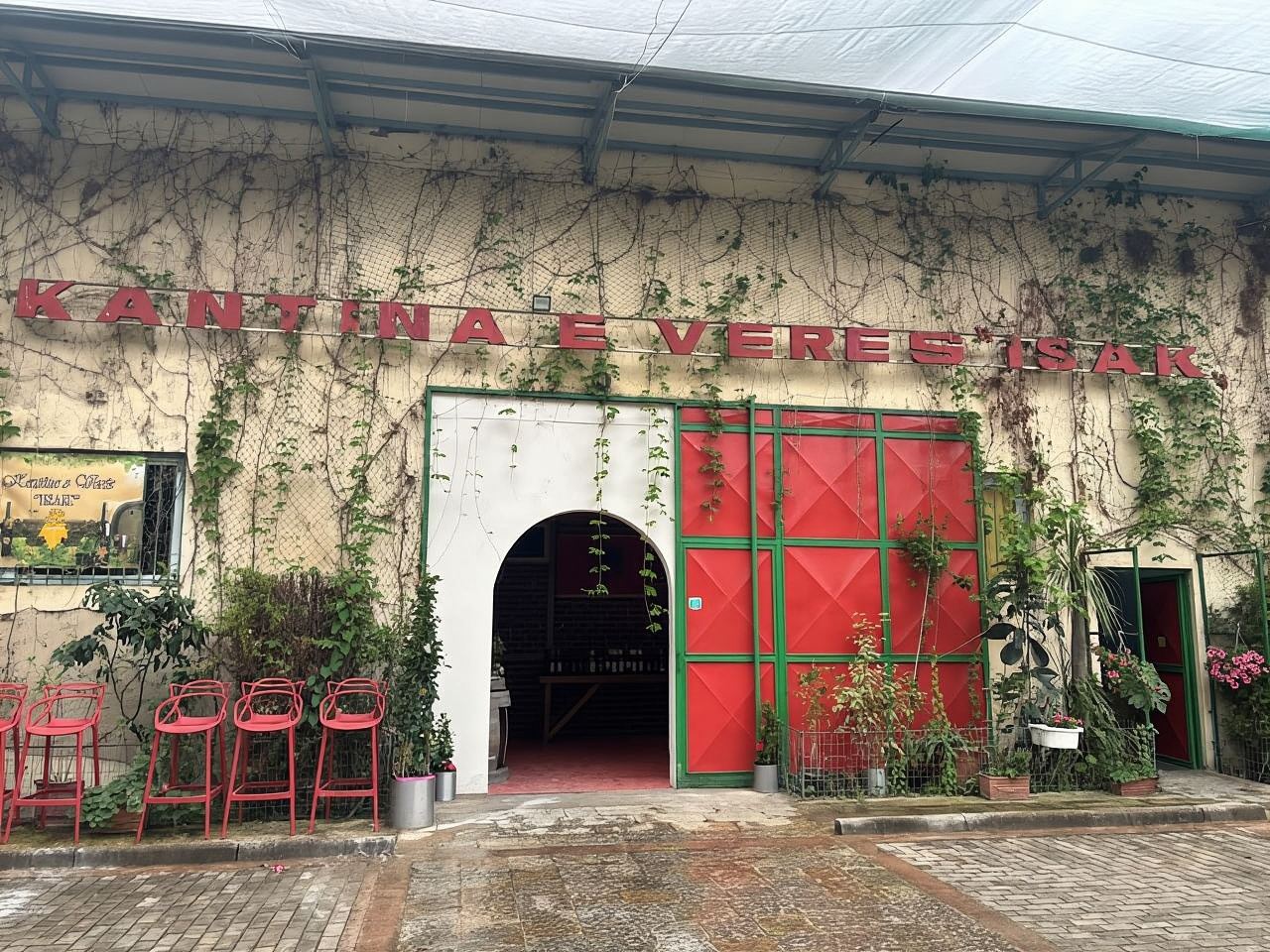 Sarande: Blue Eye & Lekuresi Tour w/ Wine Tasting