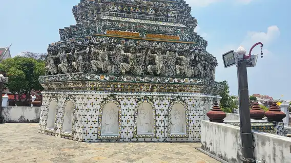 曼谷:臥佛寺和黎明寺健行導覽遊(2 小時)