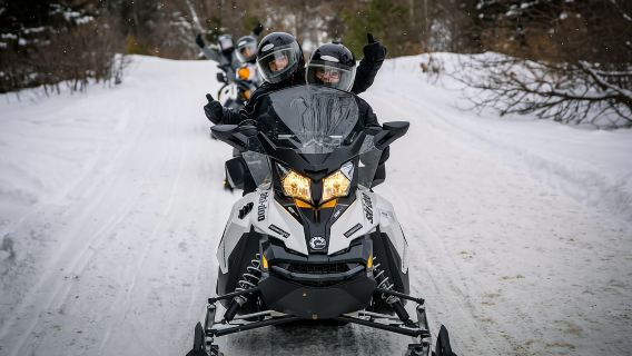 Tour guidé en motoneige à Mont-Tremblant 2h