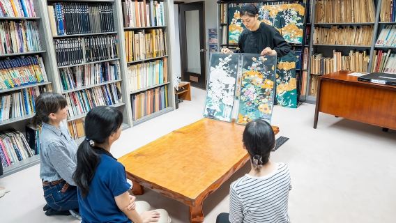 [Kyoto, Fushimi] Visit a workshop of "Hand-painted Kyo-Yuzen," a traditional culture that has continued since the Edo period, and experience hand-painted Yuzen (with souvenir)