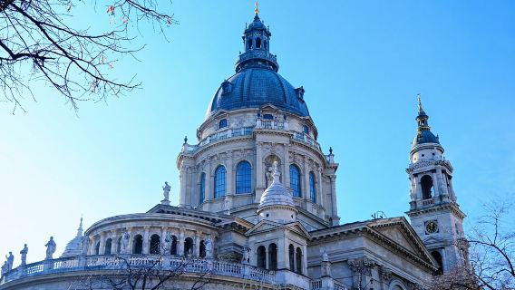 Budapest off-the-beaten-path day tour itinerary: Vajdahunyad Castle + St. Stephen's Basilica + Central Market
