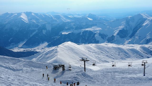 Tagesausflug mit Privattransfer zur Swetizchoweli-Kathedrale in Mzcheta, Georgien, und zum Skigebiet Gudauri