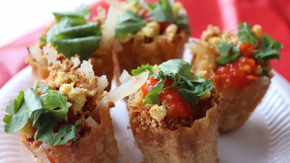 Singapore: Chinatown Hawker Market Food Tour with 7 Food Tastings