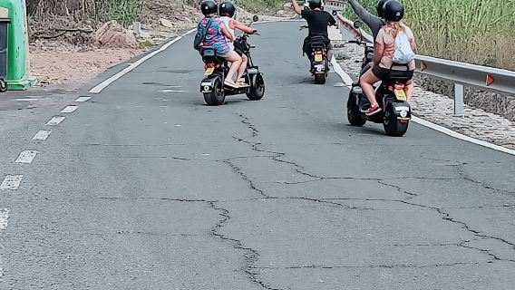 Recorrido en patinete eléctrico por la montaña Ayagaures para conductor y pasajero