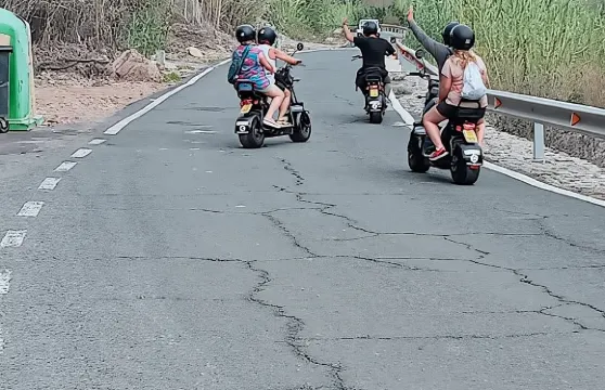 阿亞瓜雷斯山電動滑板車之旅（司機及乘客）