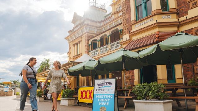 แพ็คเกจล่องเรือรับประทานอาหารกลางวัน: 10:30 น. – 14:00 น. (3 ชั่วโมงครึ่ง)