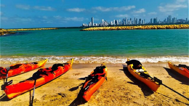 Cartagena: Kajaktour zur Insel Tierra Bomba mit Snack