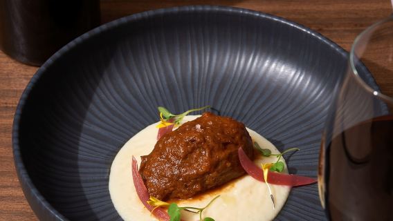 Barcellona: cena con degustazione di vini e tapas da 5 portate