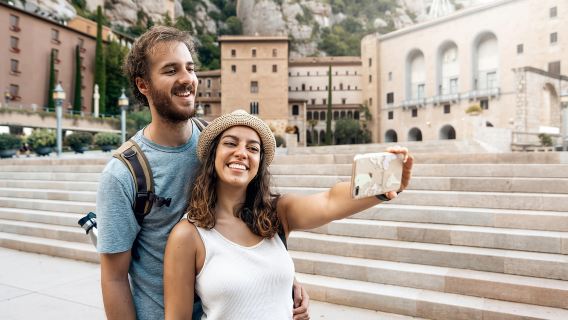 Desde Barcelona: Excursión de un día a Montserrat con entradas opcionales
