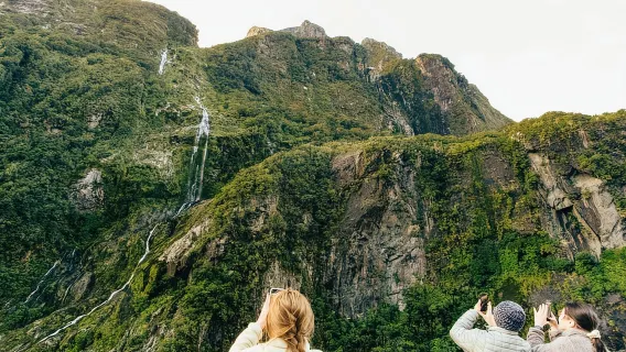 Da Queenstown: crociera a Milford Sound e tour di un giorno in pullman