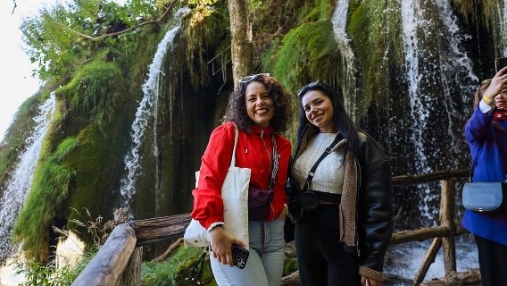 Dari Zadar: Tasik Plitvice dengan Boat Ride & lawatan bandar Lama Zadar