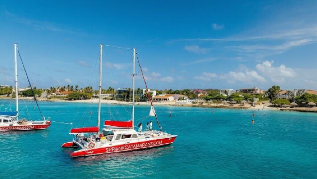 Aruba Sail and Snorkel with Turtles at WW2 Shipwreck Includes BBQ