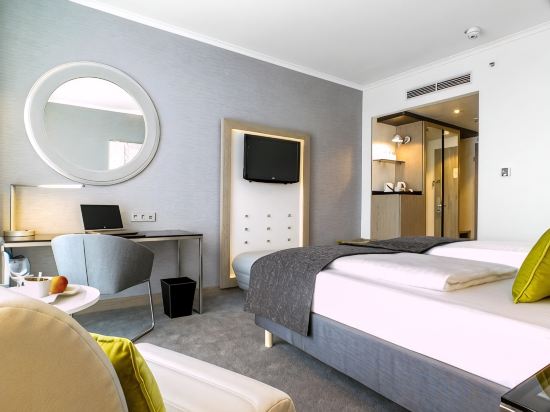 Radisson Blu Hotel, Hannover - Tap to explore photos
