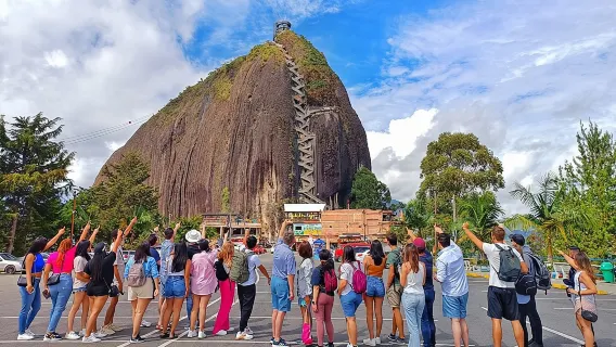 Guatapé Tour: Piedra del Peñol with Boat Tour, Breakfast, Lunch