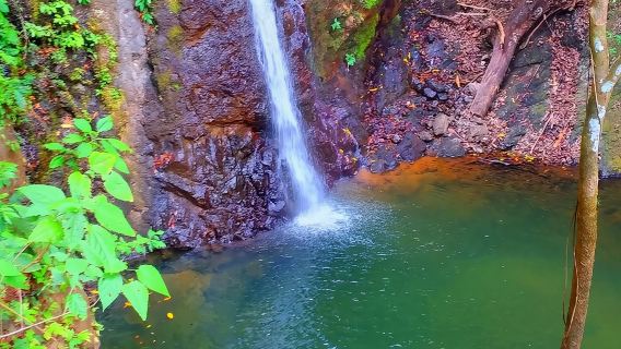 Hike 10 waterfalls in Jaco lunch included