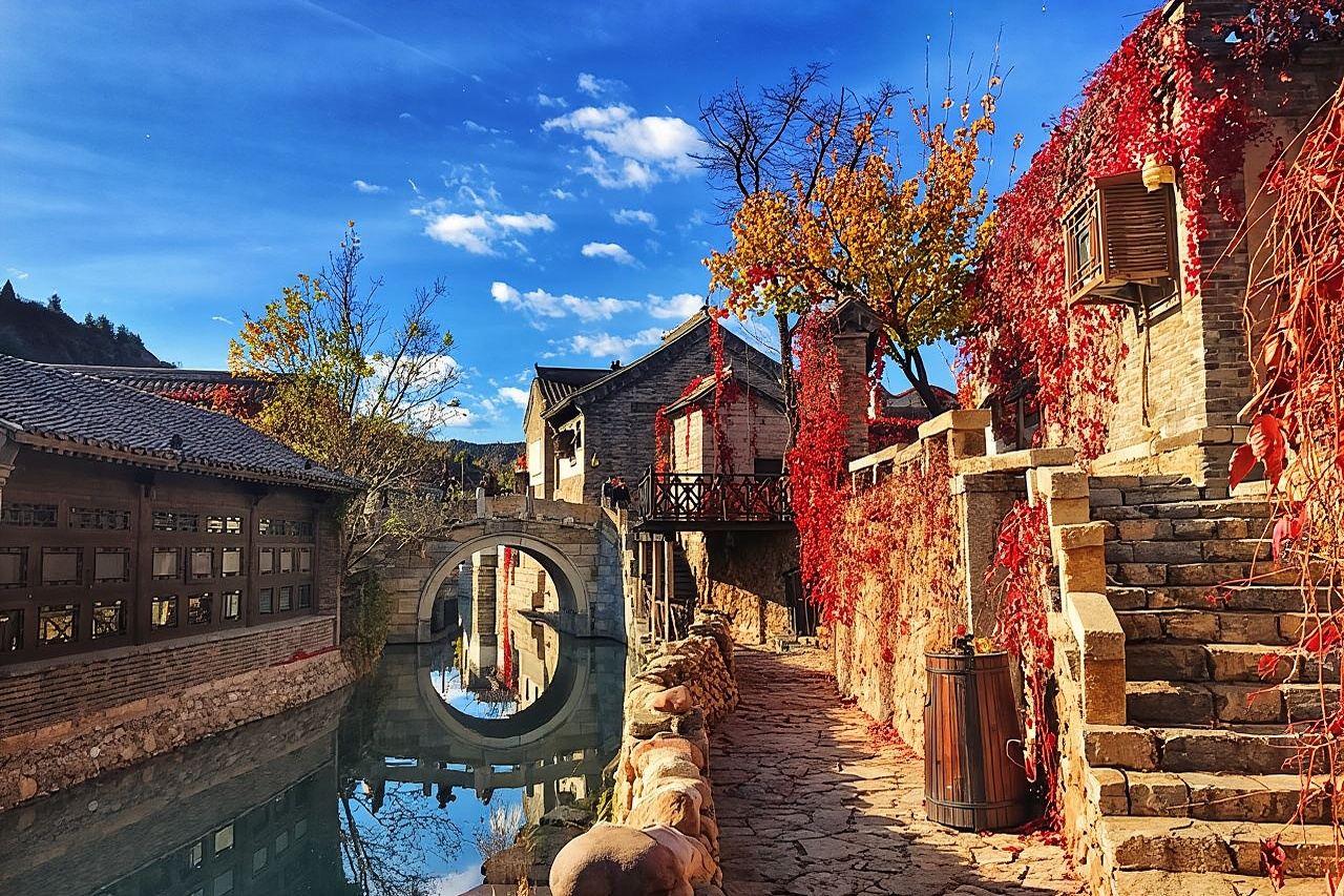 Gubei Water Town and Simatai Great Wall Private Day Tour