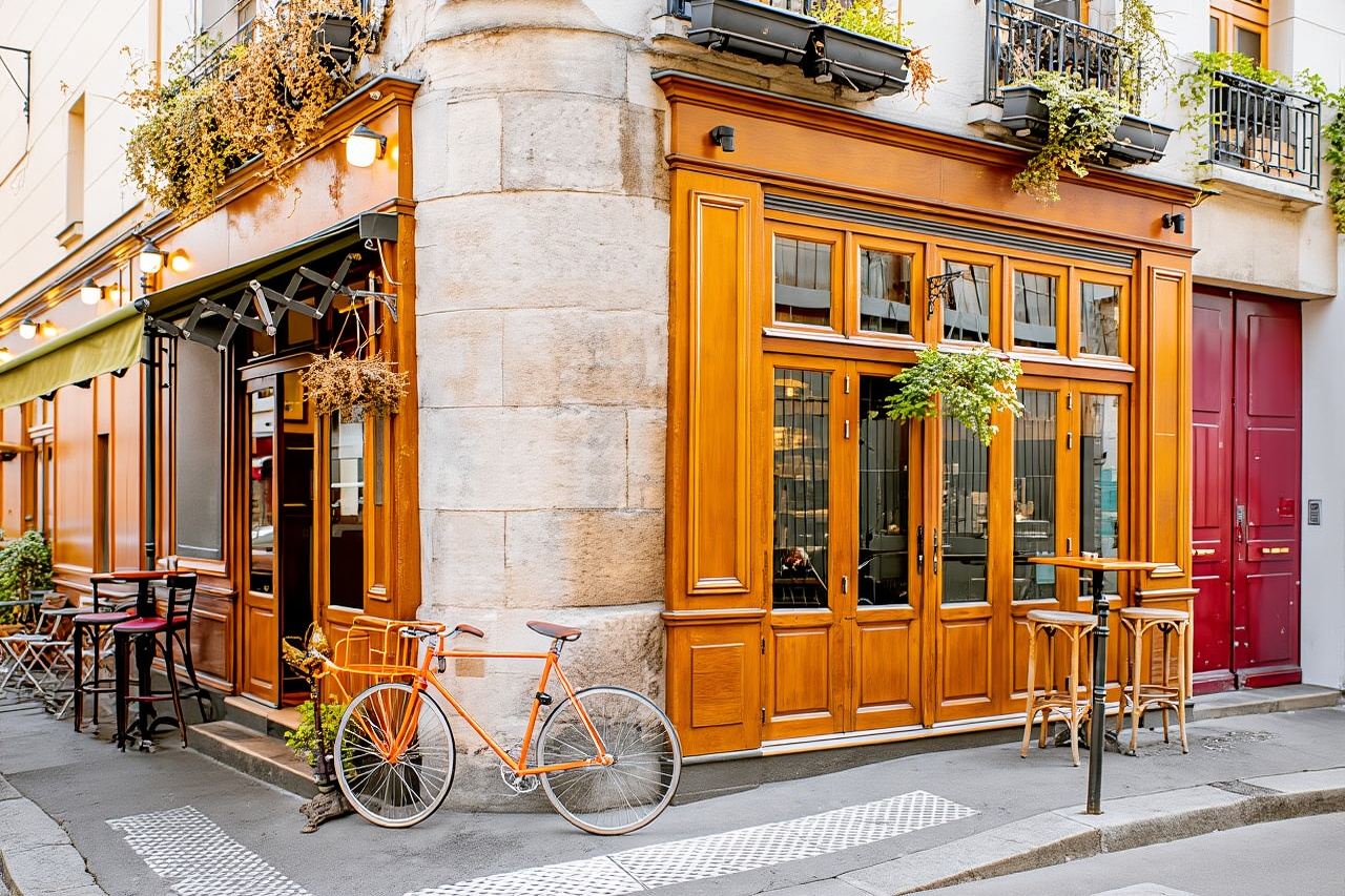 Walking tour of the trendy Le Marais neighborhood