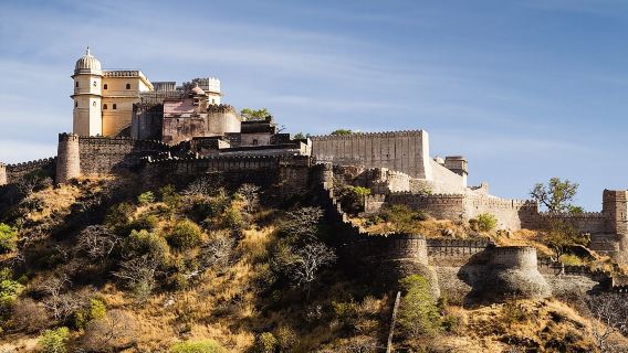 Однодневная поездка в Кумбхалгарх и Ранакпур из Удайпура с гидом и обедом