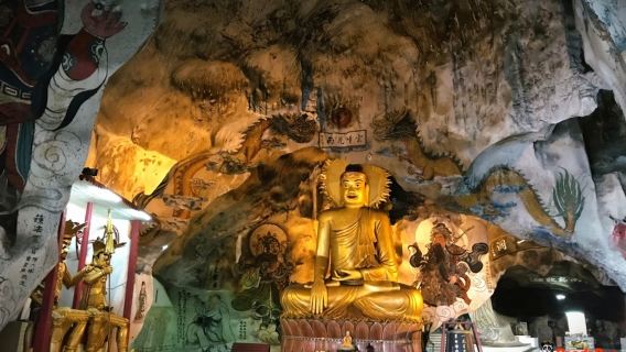 クアラルンプール発|イポー日帰りツアー レトロな街並+洞窟寺院+ケリー城(ランチ付き・日本語ガイド)