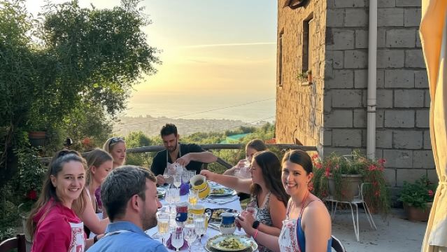 ซอร์เรนโต้: ทำพาสต้าและทิรามิสุกับชาวบ้านโดย Cesarine