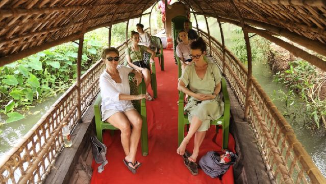 Hele dag punterbootcruise in Backwater Village