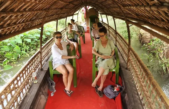 全日回水鄉村撐船郵輪之旅