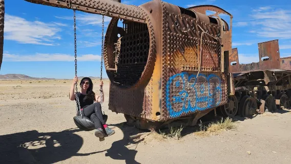 Uyuni: Full-Day Salt Flats Tour with Sunset Wine