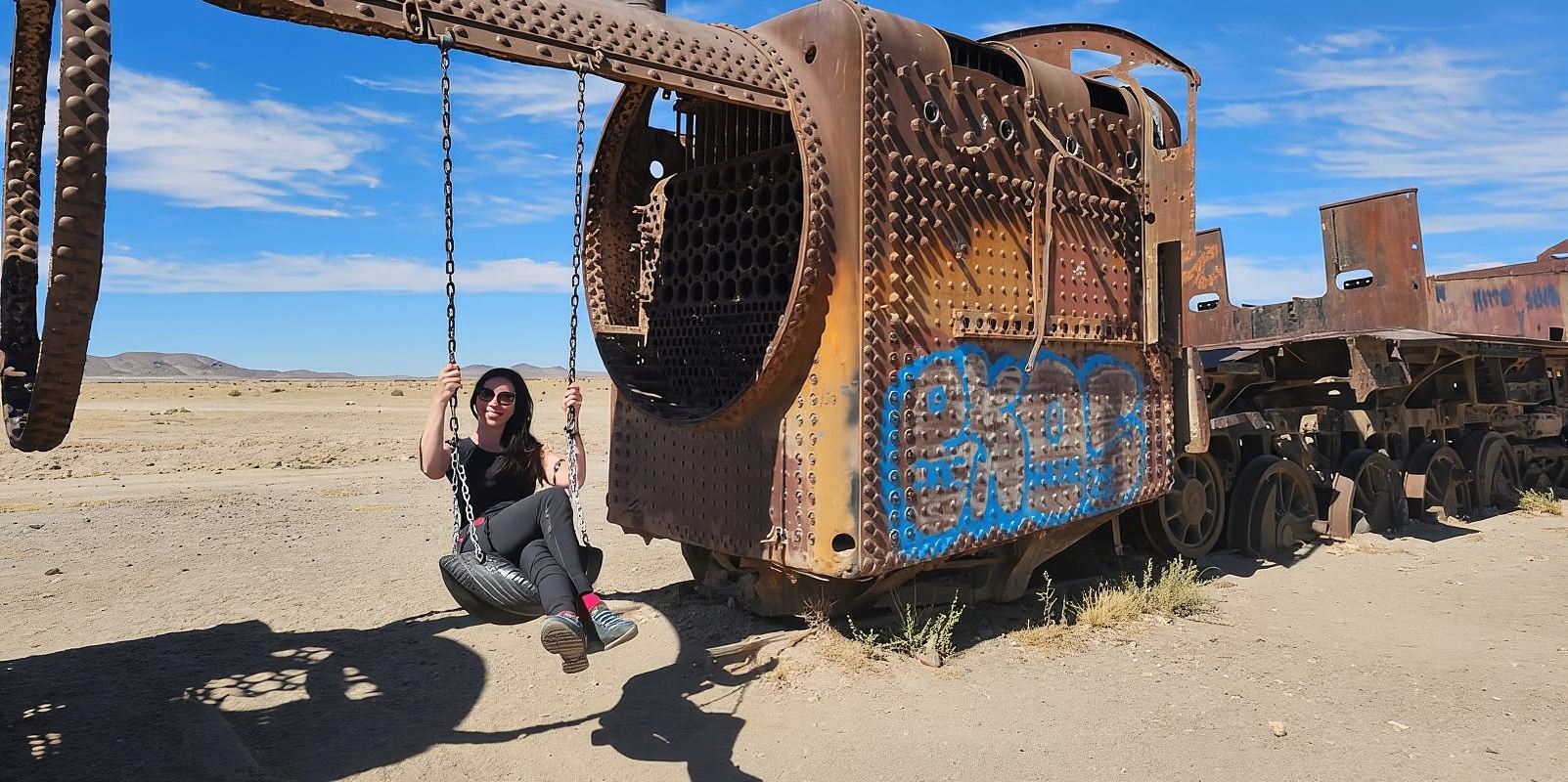 Uyuni: Full-Day Salt Flats Tour with Sunset Wine