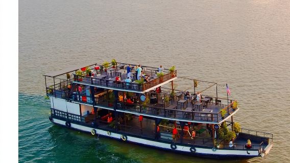 Phnom Penh: Mekong River by a Big Private Cruise