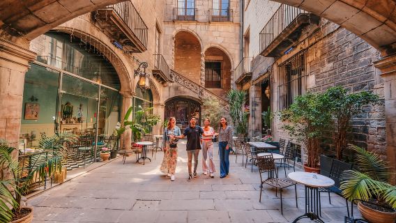 Barcelona: Helikopter, Menaiki Bot dan Lawatan Berjalan Kaki Bandar Lama