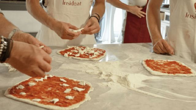 Roma: Corso Pratico di Preparazione della Pizza vicino al Vaticano con Vino