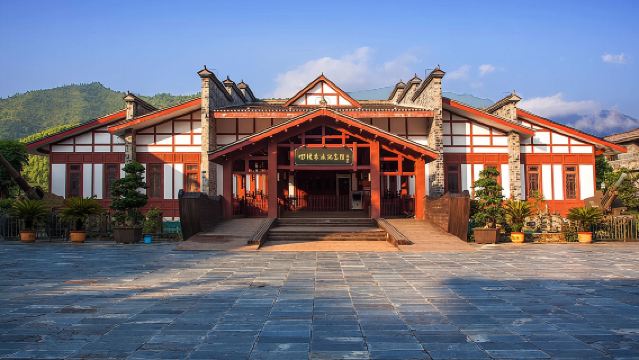 Mengikuti Jejak Perarakan Panjang, Bandar Lama Tuchen, Muzium Empat Penyeberangan Sungai Chishui, Bandar Maotai yang harum dengan aroma arak, lawatan sehari