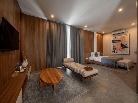 Ratan Hotel Uluwatu - Tap to explore photos