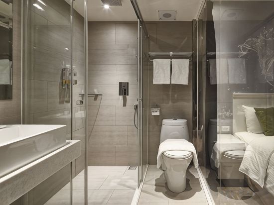 Via Hotel Loft - Tap to explore photos