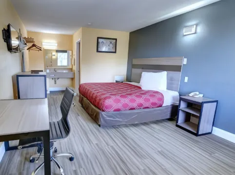 Econo Lodge at Military Circle