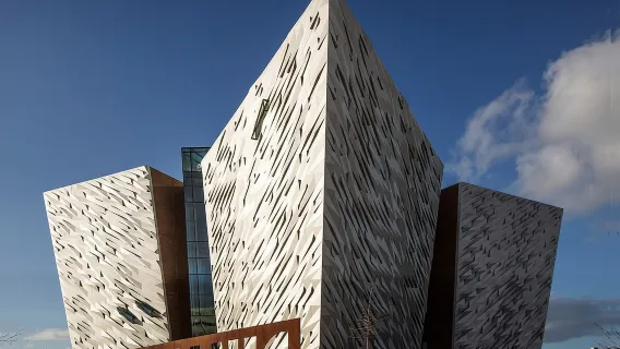 1-day tour to Giant's Causeway + The Dark Hedges + Titanic Museum in the UK|Includes admission ticket + guide