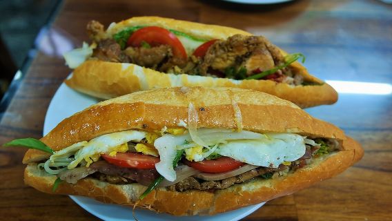 Hoi An Street Food Walking Tour with Tastings