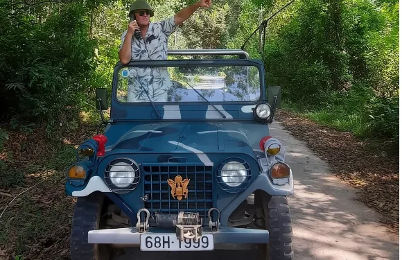 乘坐經典美軍吉普車探索富國島南部