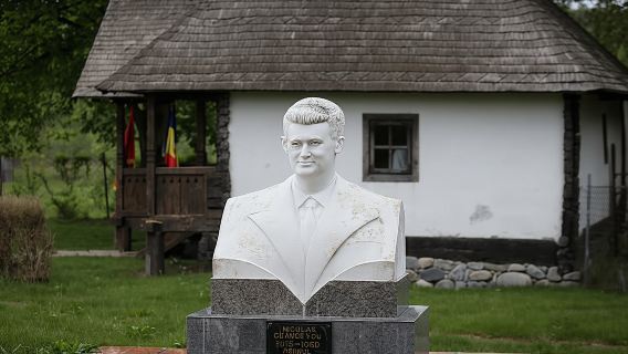 The last days of communism - half-day tour of Bucharest