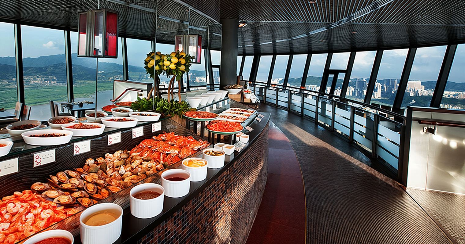 Ресторан-буфет 360°Café в Макао на смотровой башне с вращающейся платформой