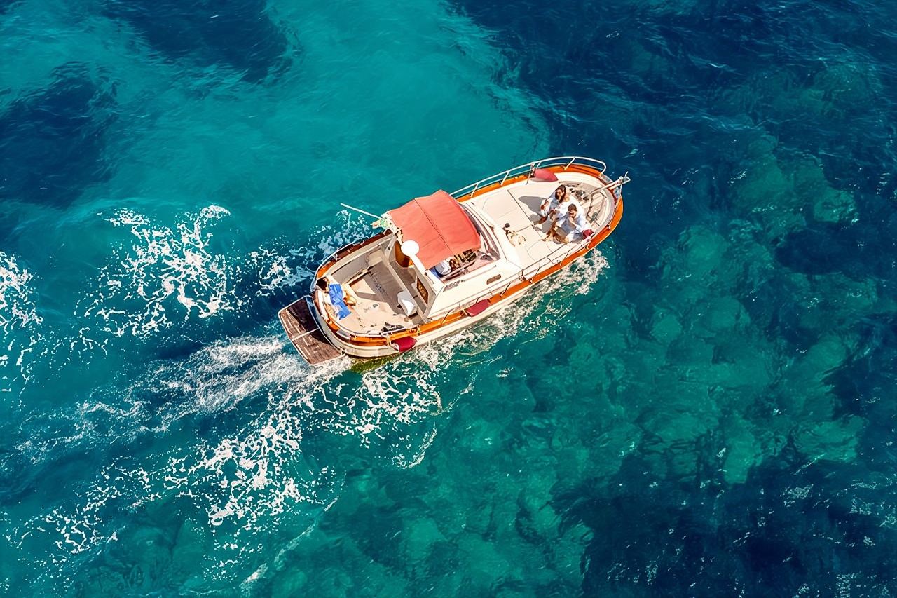 Tour privato in barca di 3 ore dell'isola di Capri