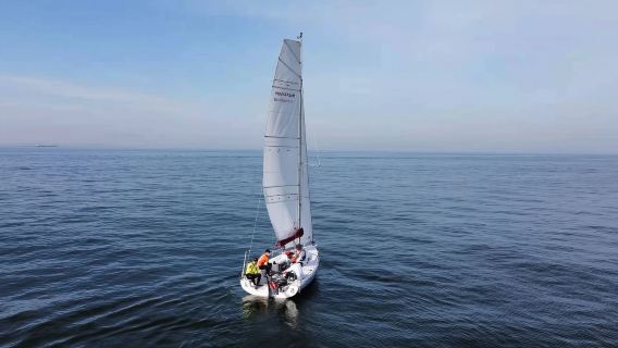 【大連帆船出海】大連東港23英尺運動帆船包船出海+水果飲料+帆船自駕體驗+投餵海鷗