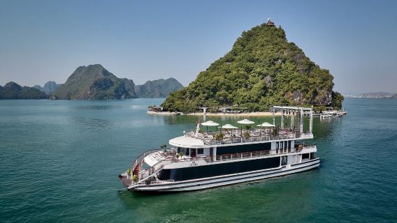 Halong Bay 1-Day Tour: Iris Cruise with Live Performances