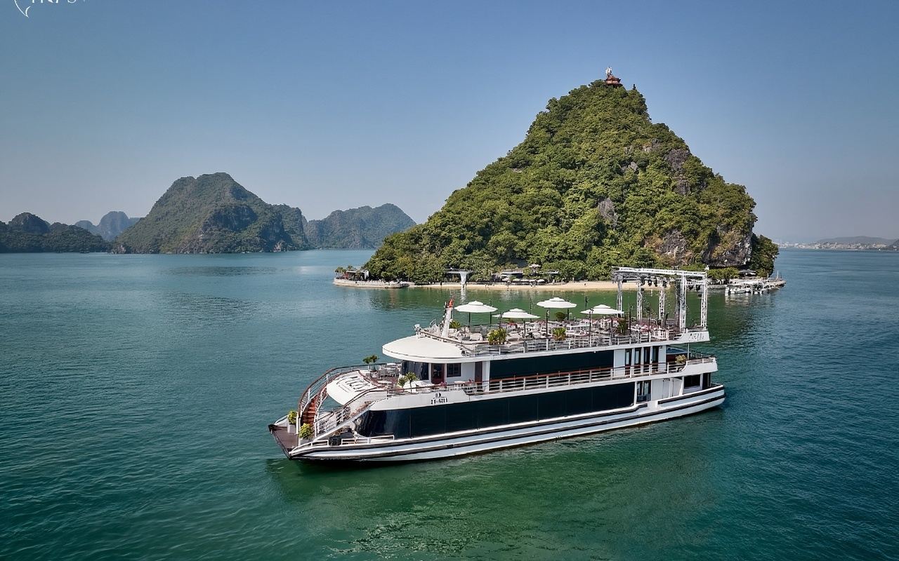 [Nave Iris] Crociera di lusso a 5 stelle nella Baia di Ha Long con esibizione live del cantante JD