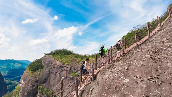 Tour de 1 día por los rincones secretos de Guilin: Inmersión en el Danxia de Bajiao Zhai